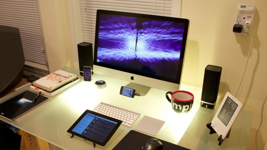 家具,桌子,酷桌面,phone.gadget,显示器,书籍,iPhone,iPod,书