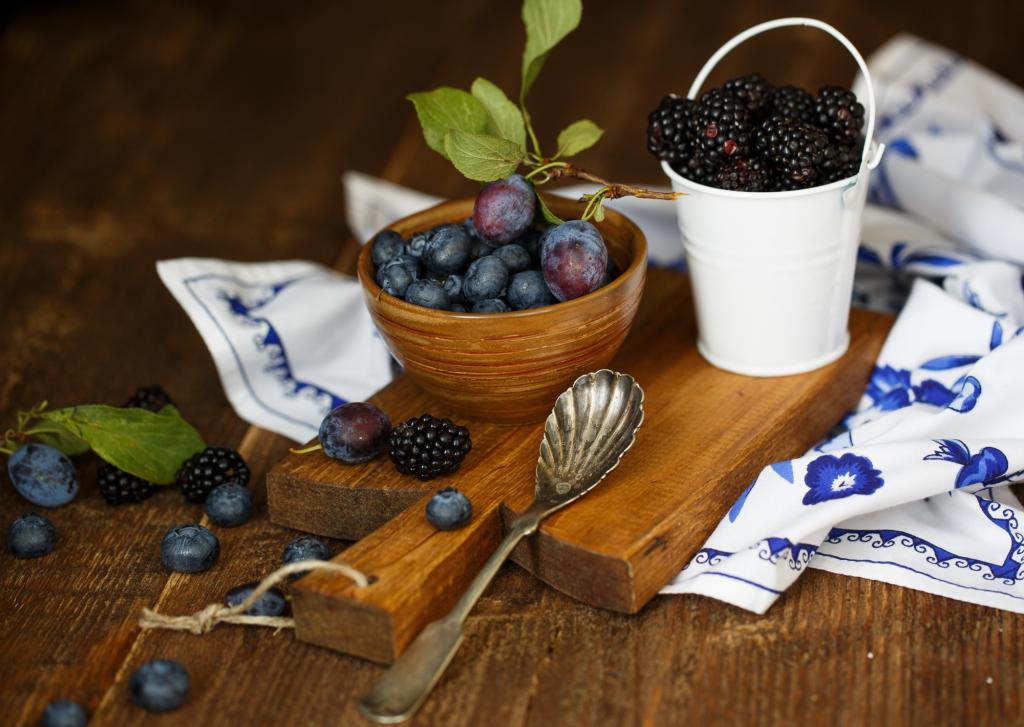 黑莓,董事会,勺子,蓝莓,浆果,水果,李子,菜肴