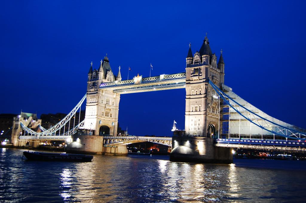 伦敦桥在夜间,塔桥高清壁纸的照片