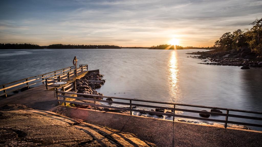 从码头附近的日出视图附近的水,芬兰高清壁纸