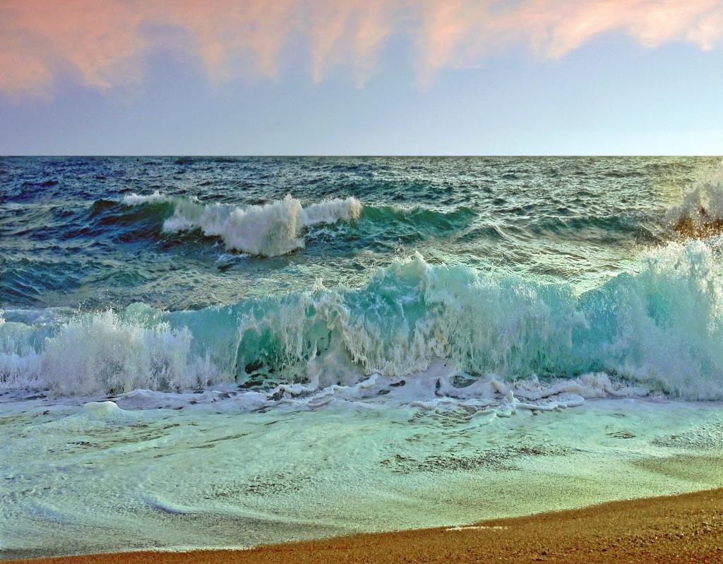 蓝色和白色的潮海波高清壁纸的照片
