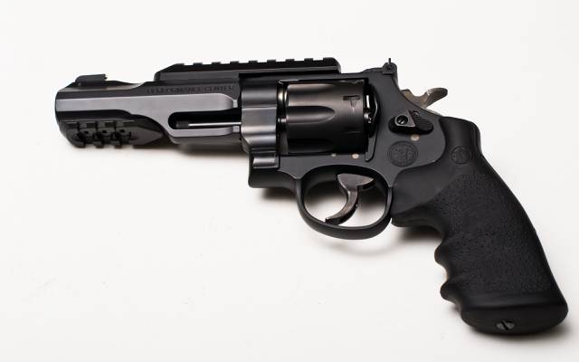 Weapons, revolver, Smith & Wesson 327