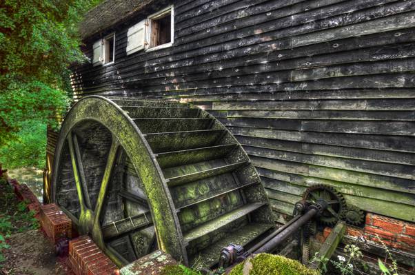 绿色的木制watermill高清壁纸