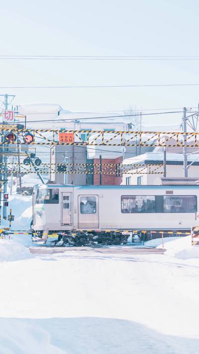 冬季雪景下的火车风光