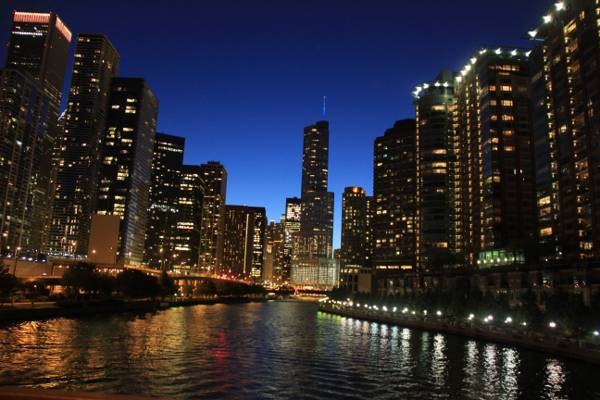 高层建筑灯光在晚上,芝加哥高清壁纸