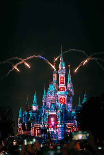 夜晚的迪士尼城堡