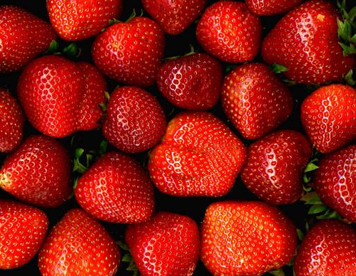 红色的草莓高清壁纸
