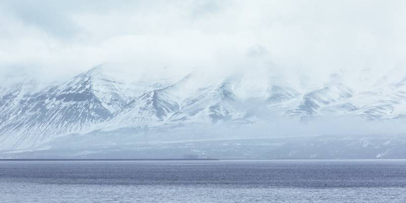 风景摄影的白雪皑皑的山脉高清壁纸
