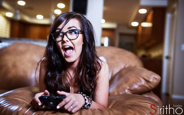女孩,查理Siritho,的Xbox360,女孩,眼镜,喜悦,游戏手柄