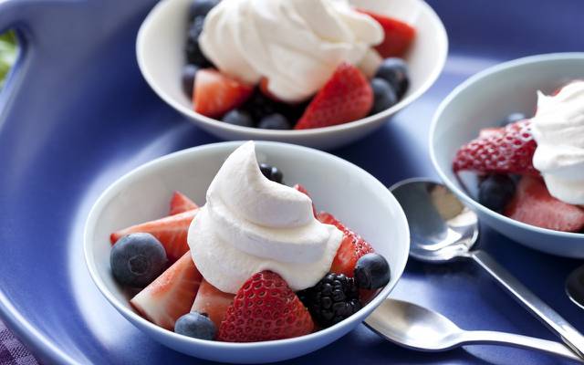 壁纸奶油,蓝莓,甜点,勺子,蓝莓,菜,浆果,黑莓,草莓