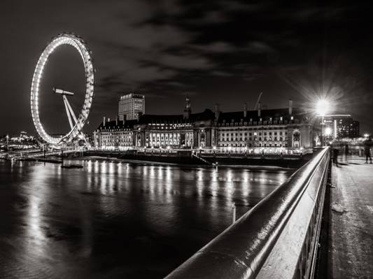 在夜间高清壁纸伦敦眼的灰度照片