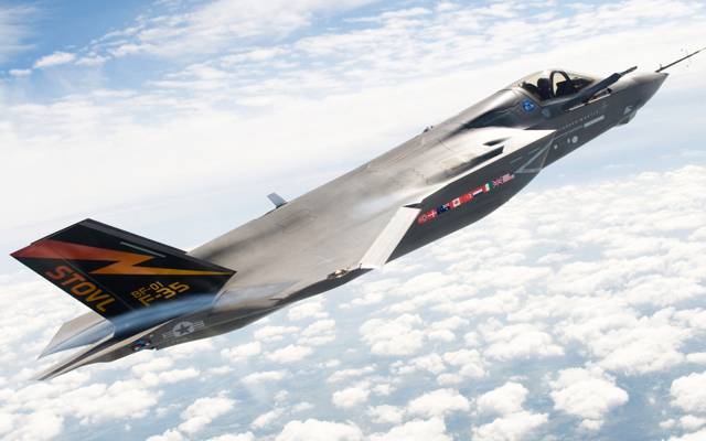 在飞行中,洛克希德·马丁公司的F-35闪电,飞机,天空,壁纸,战斗机