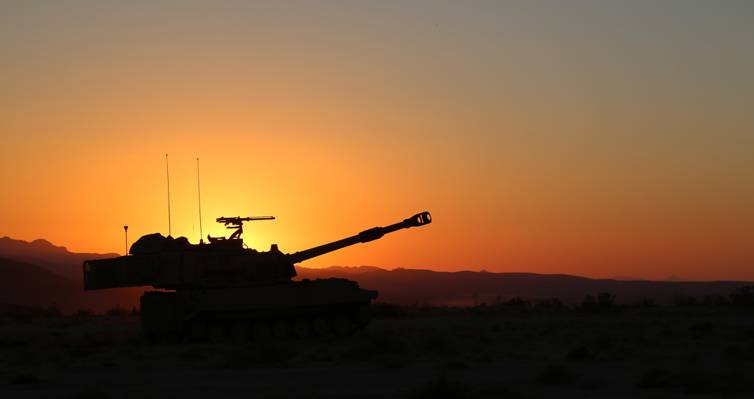 Self-propelled, "Paladin", M109A6, howitzer, sunset