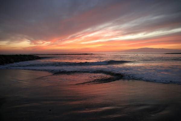 在日落的高清壁纸海岸照片
