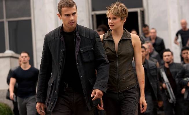 Tris,发散系列,发散2,叛乱分子,叛乱分子,抵抗,女人,女孩,枪,武器,男人,夹克,...