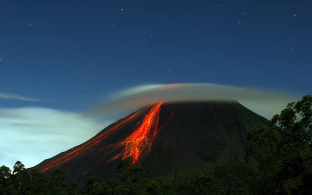ELEMENT,MOUNTAIN,SKY,HILL,VOLCANO,LAVA,SMOKE,FOREST