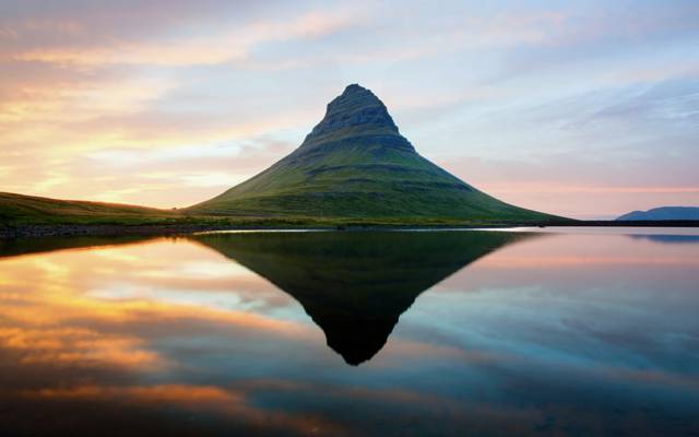 山,斯堪的那维亚,已灭绝的火山,Kirkjufell,反射,水,冰岛,天空,日落
