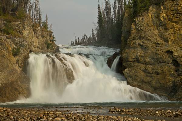 堡垒Halkett省公园,瀑布,不列颠哥伦比亚省,加拿大,史密斯河瀑布,小河,岩石,加拿大