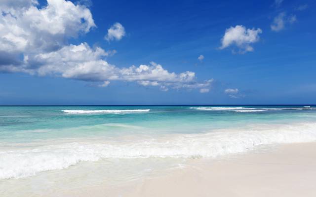 壁纸蓝色的海水,沙滩,海岸,海,热带,海,波浪,蓝色的水,波浪,热带地区