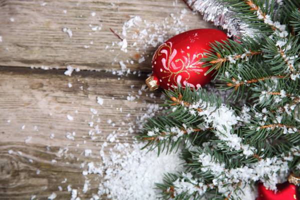 树,雪,圣诞装饰品
