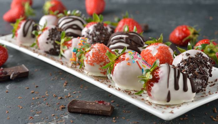 巧克力覆盖的草莓,草莓,浆果,甜点,甜点,甜点,巧克力