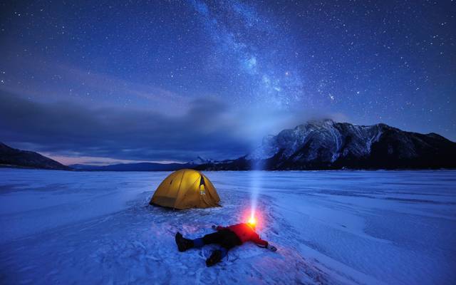 冰,星星,加拿大,天空,银河,晚上,湖,帐篷,人,手电筒,山,冬季,...  - 