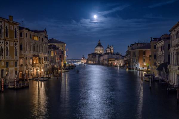 河在夜间,圣诞老人玛丽亚德拉致敬,威尼斯,意大利高清壁纸包围的建筑物