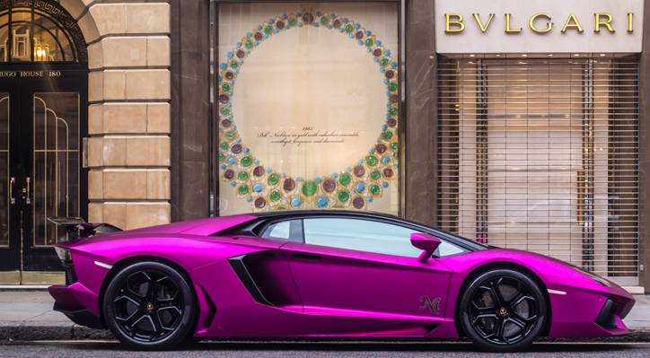 宝格丽店附近的紫色跑车高清壁纸