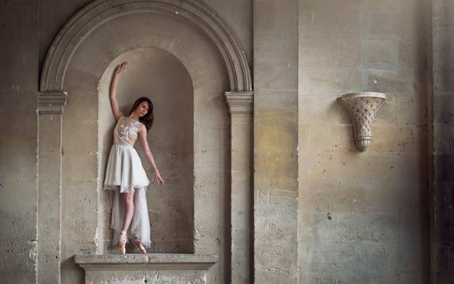 Marie-Lys Navarro,芭蕾舞女演员,Pointe鞋子,墙壁,雕象