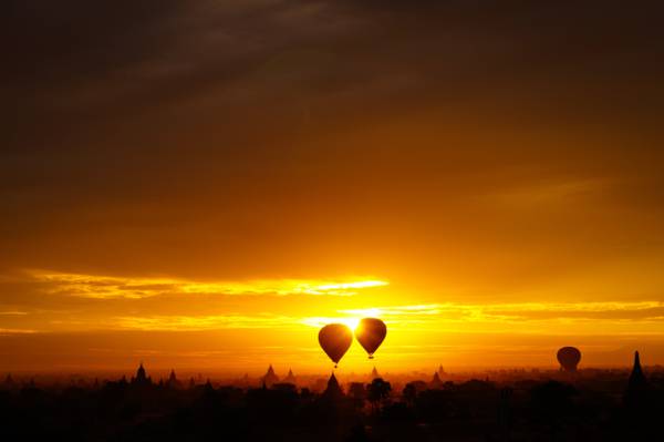 热气球在日落,蒲甘高清壁纸的剪影照片