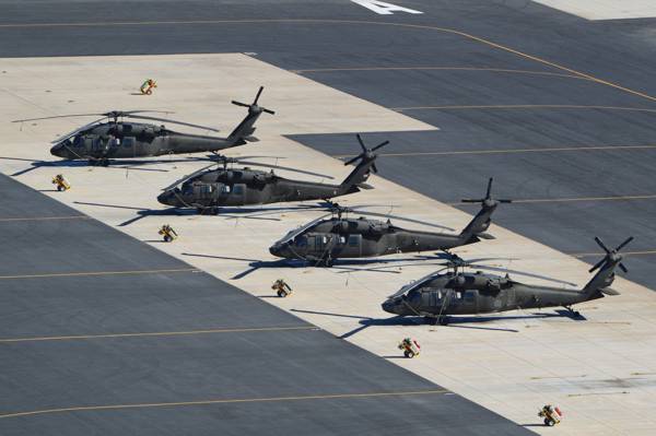 直升机,机场,黑鹰,多用途,“黑鹰”,UH-60A