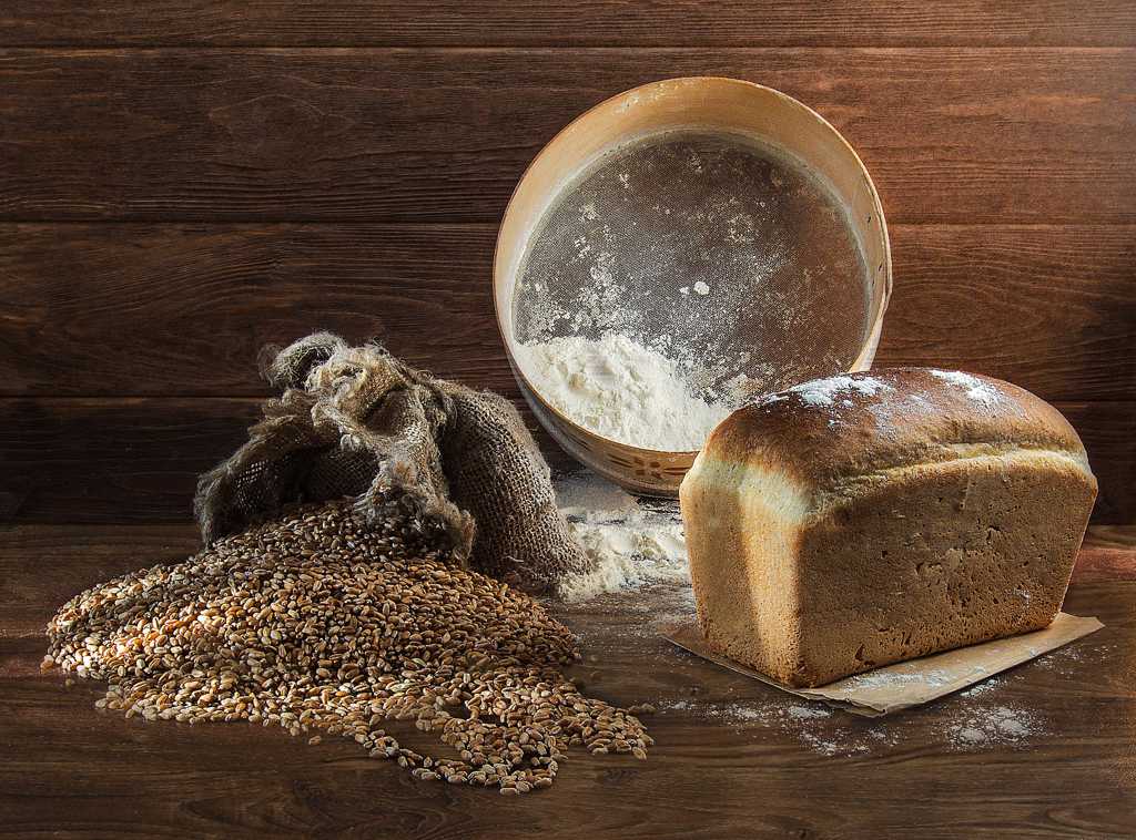 小麦粗粮面包图片
