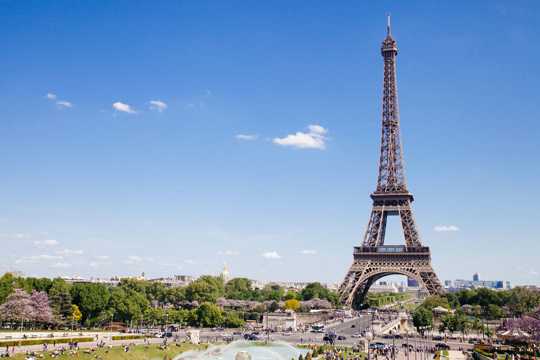 法国巴黎埃菲尔铁塔建筑景致图片