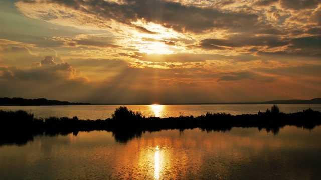 巴拉顿湖朝阳景观图片
