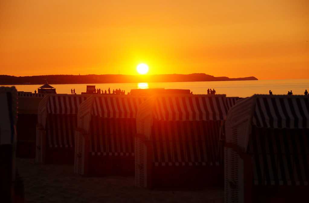 沙滩日落美景图片