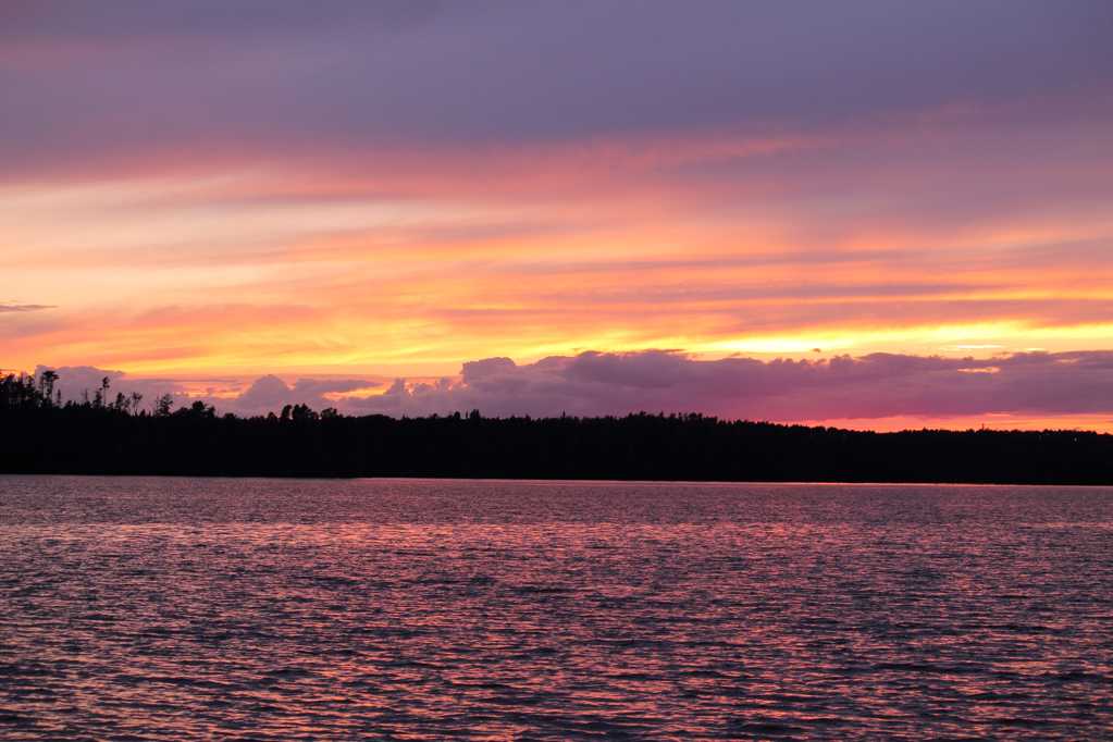 紫色落日海景拍照图