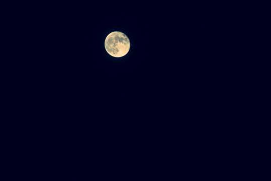 夜晚天空月亮图片