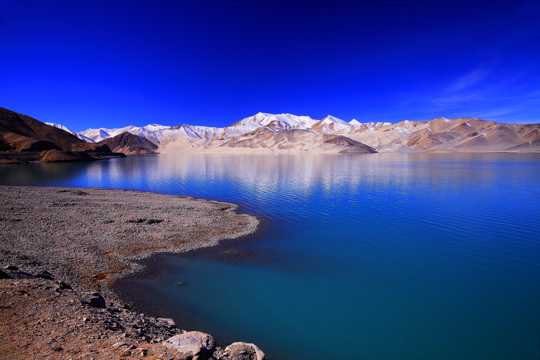 新疆布伦口白沙湖自然风光图片