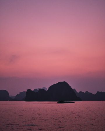 紫色落日山川景致图片