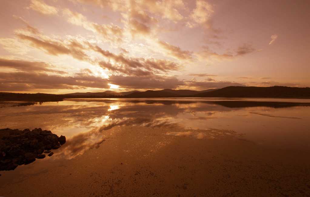 内蒙古阿尔山杜鹃湖景色图片