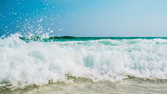 澎湃汹涌的海洋海潮自然风光图片