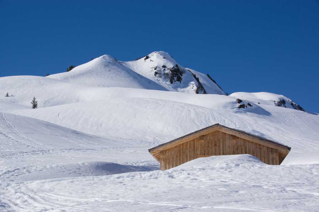冬日高山雪景图片