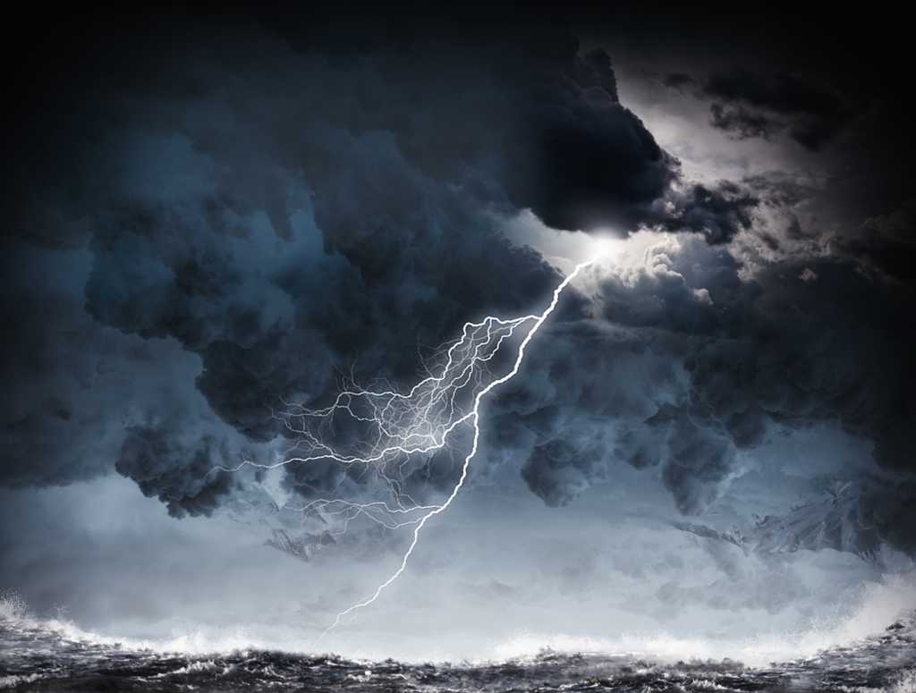 海洋雷电天气景象图片