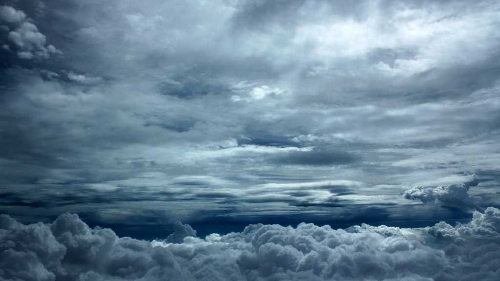 天空中的云层景色图片