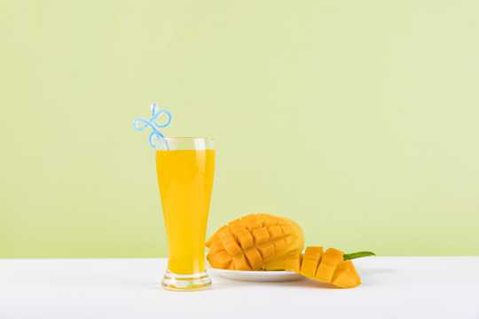 果汁和芒果图片
