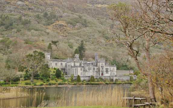 英国爱尔兰凯尔莫尔修道院建筑景色图片