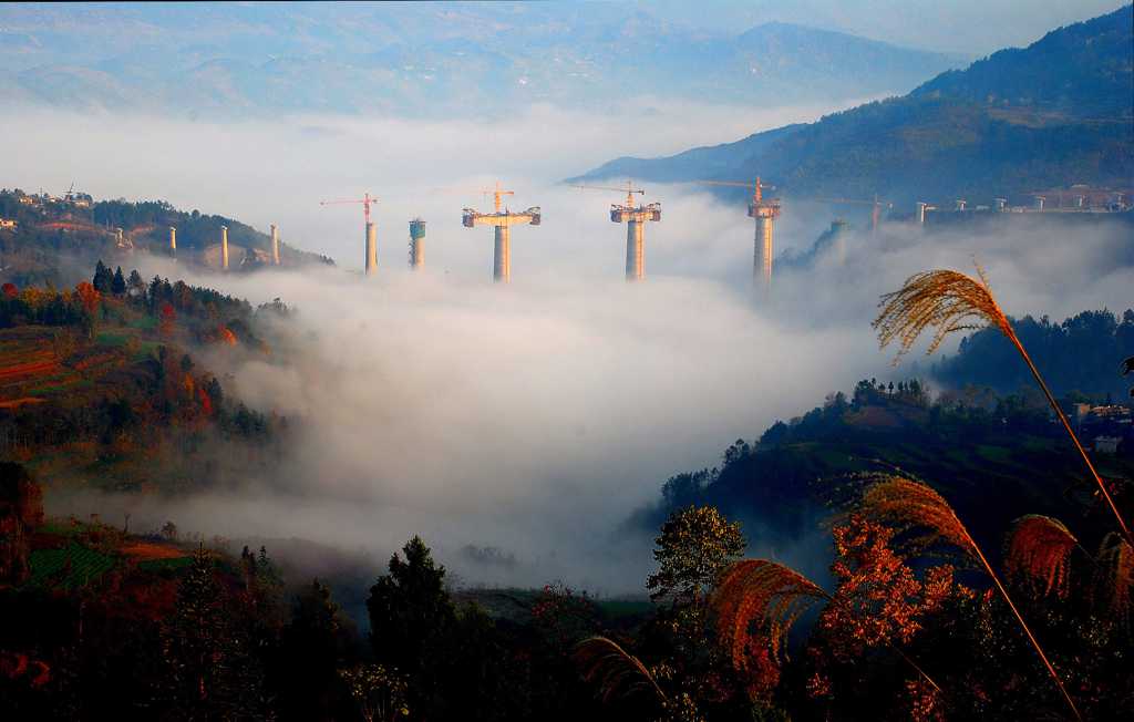 山间云雾景色图片