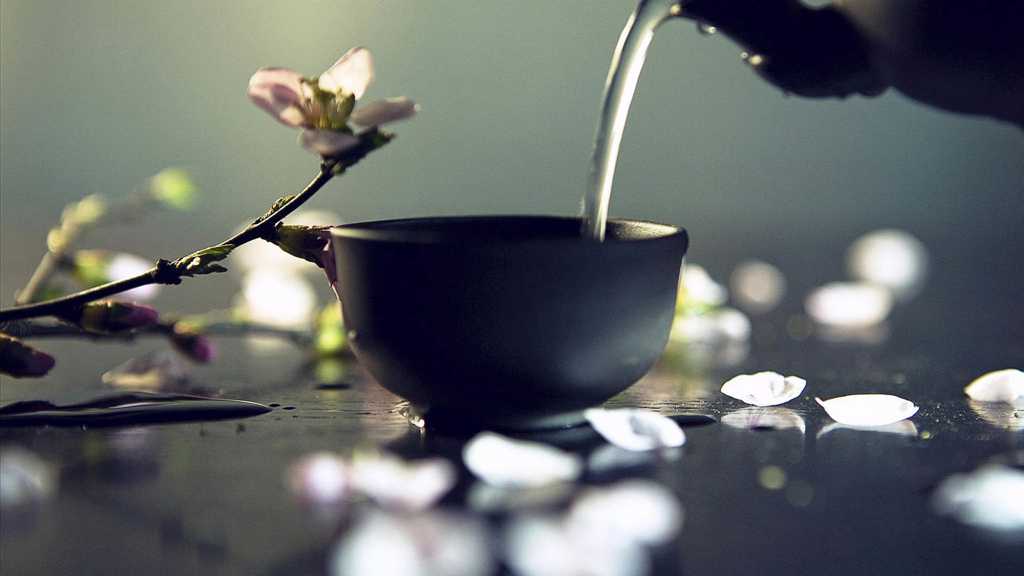 清茶与花朵图片