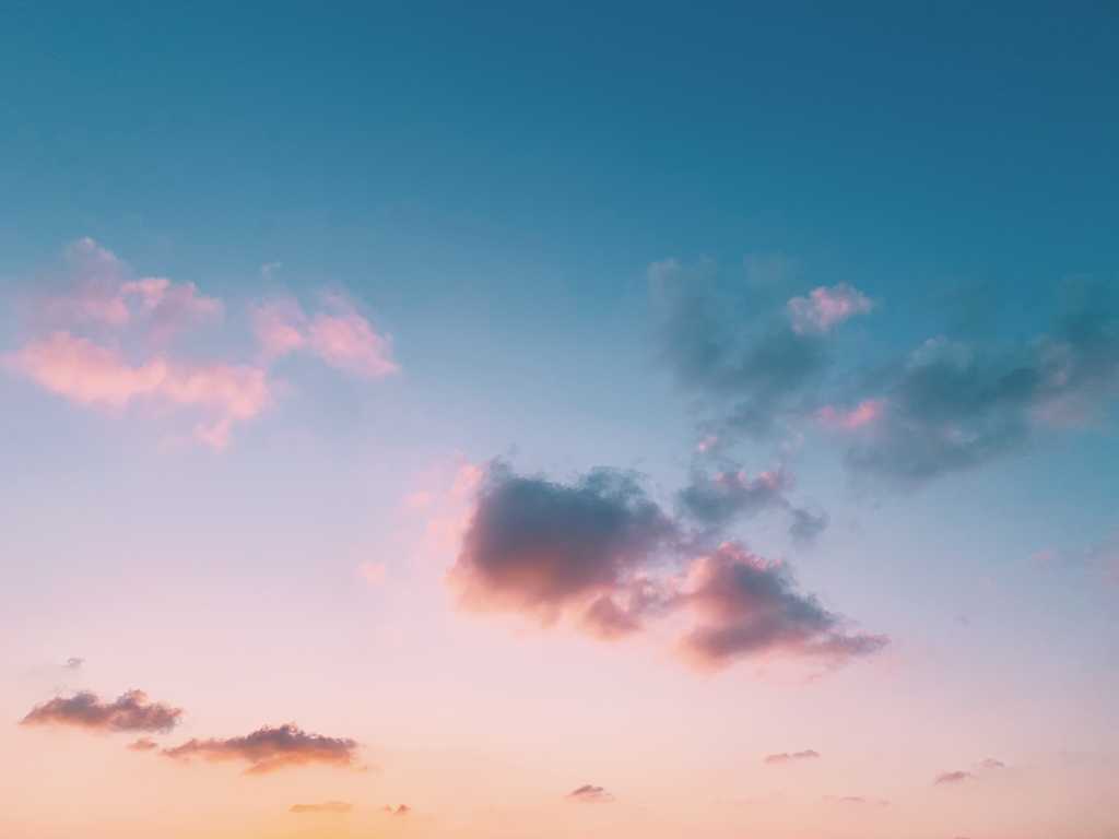 唯美天空粉色云海图片
