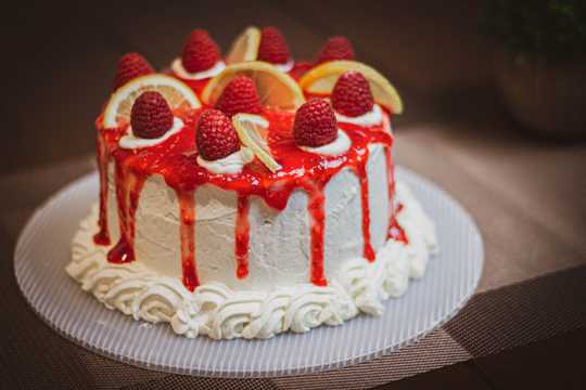 树莓奶油蛋糕图片